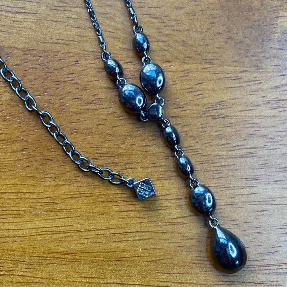 GIVENCHY dainty modern gothic red & black crystal y-drop necklace EUC - Picture 7 of 7